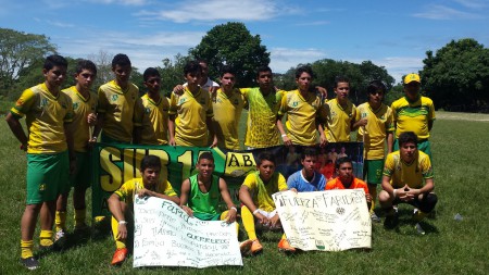 En Ibagué...un homenaje de la catetegoría 98 al compañero Farid