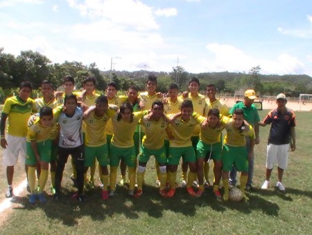 Listos para un partido de Liga en Santa Bárbara